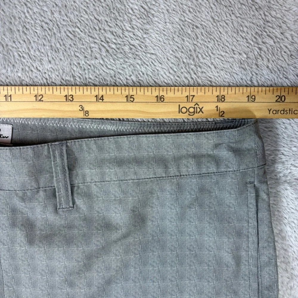 TravisMathew Shorts Mens 38 Grey Patterned Performance Golf Stretch